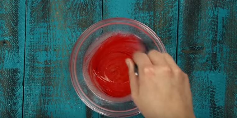 Lebensmittelfarbe gerührt